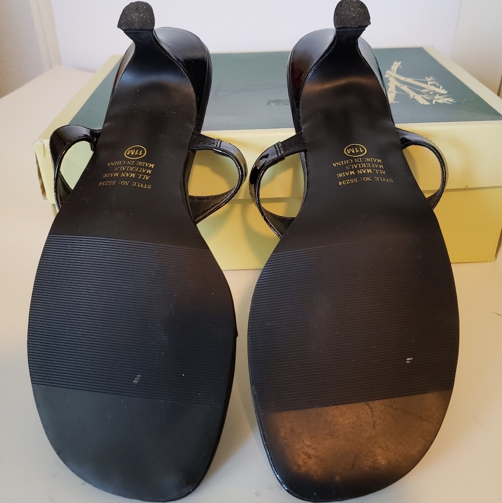 Sandals - Picture 2 of 3